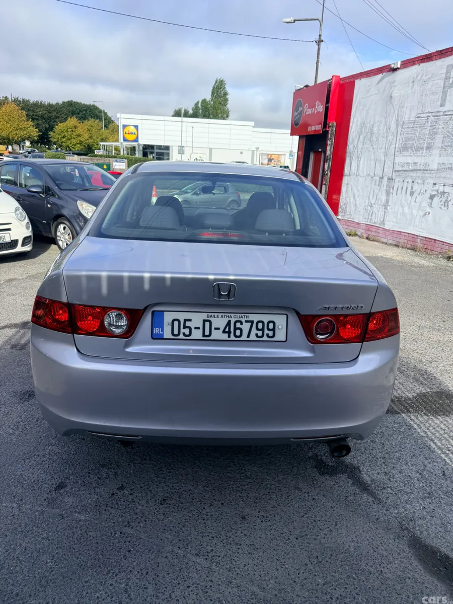 Honda Accord Saloon, Petrol, 2005, Silver