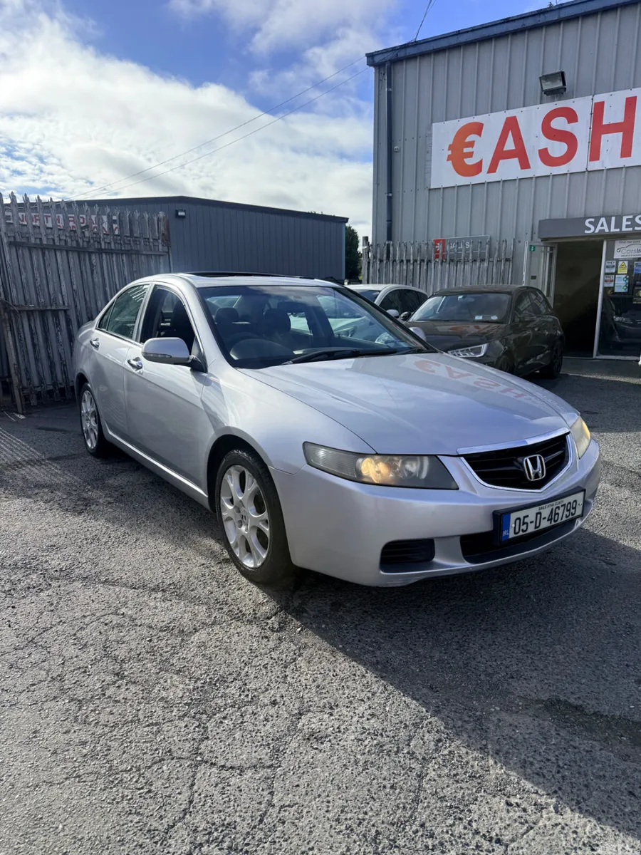 Honda Accord Saloon, Petrol, 2005, Silver