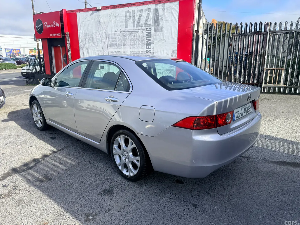 Honda Accord Saloon, Petrol, 2005, Silver