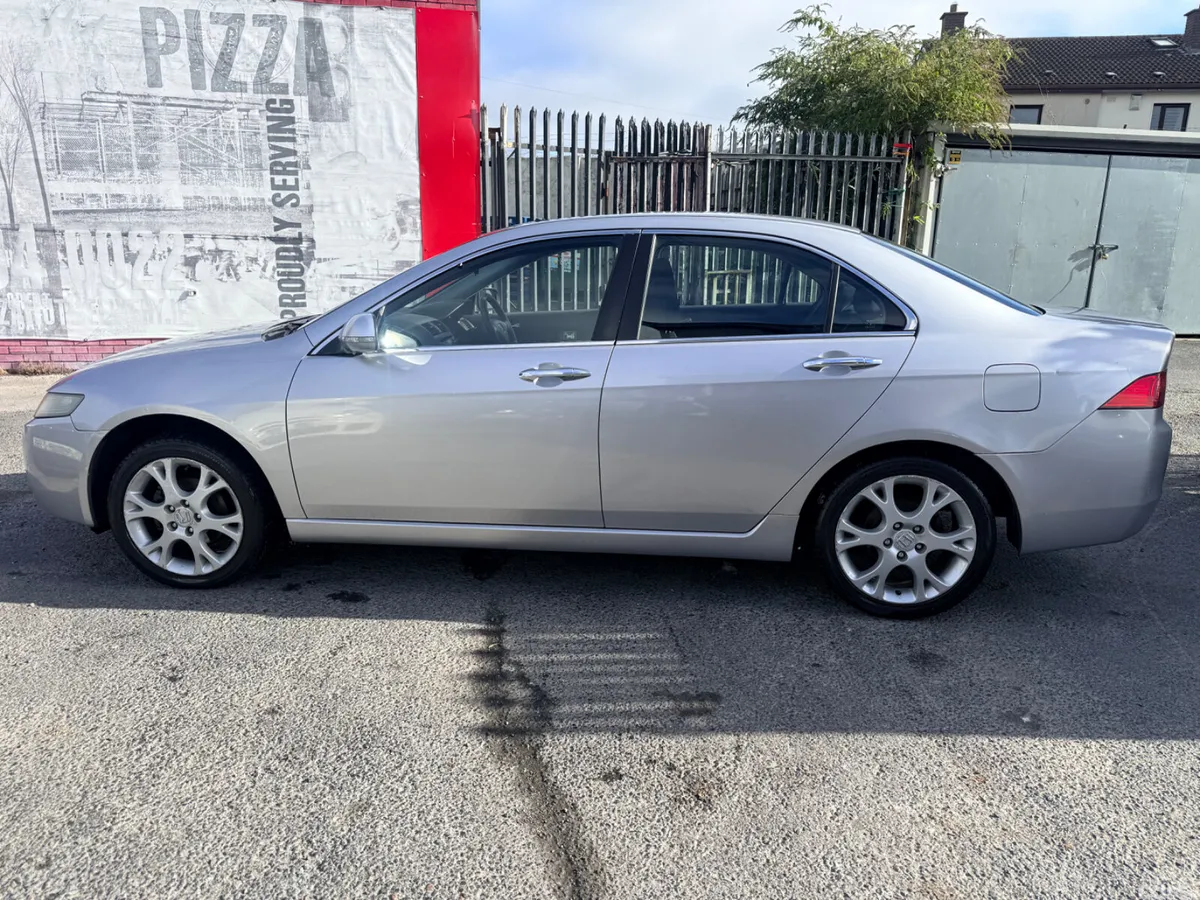 Honda Accord Saloon, Petrol, 2005, Silver