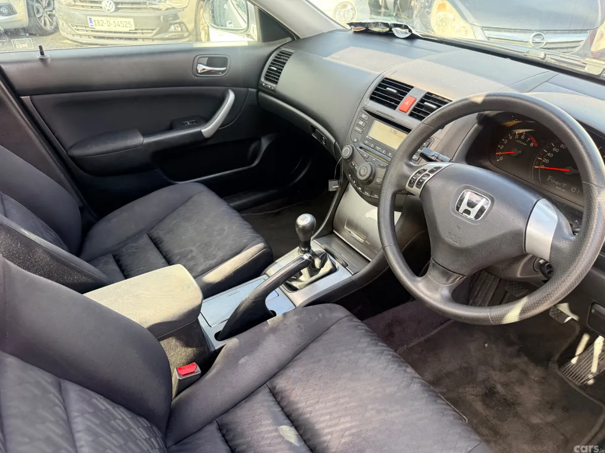 Honda Accord Saloon, Petrol, 2005, Silver