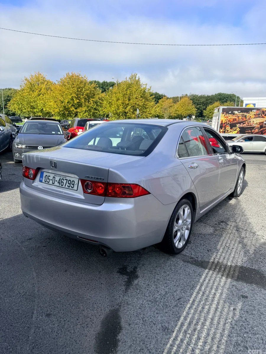Honda Accord Saloon, Petrol, 2005, Silver
