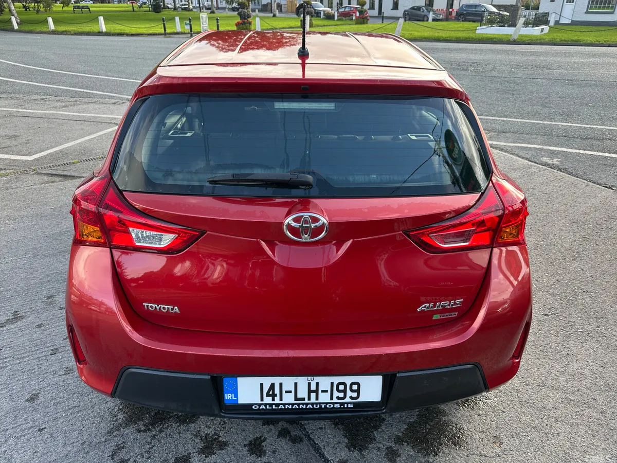 Toyota Auris Hatchback, Diesel, 2014, Red
