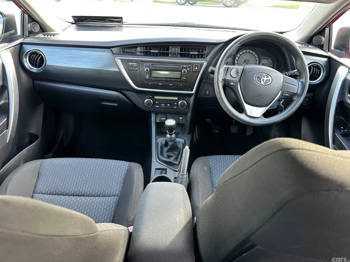 Toyota Auris Hatchback, Diesel, 2014, Red