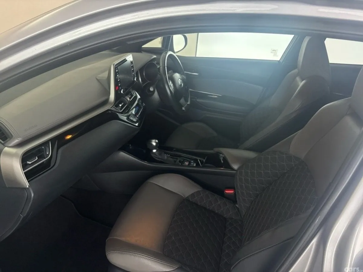Toyota C-HR SUV, Petrol Hybrid, 2021, Grey
