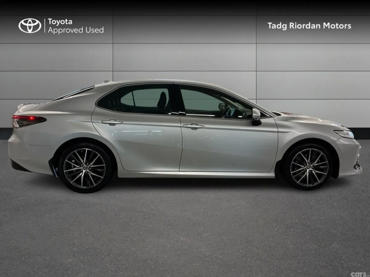 Toyota Camry Saloon, Petrol Hybrid, 2023, Silver