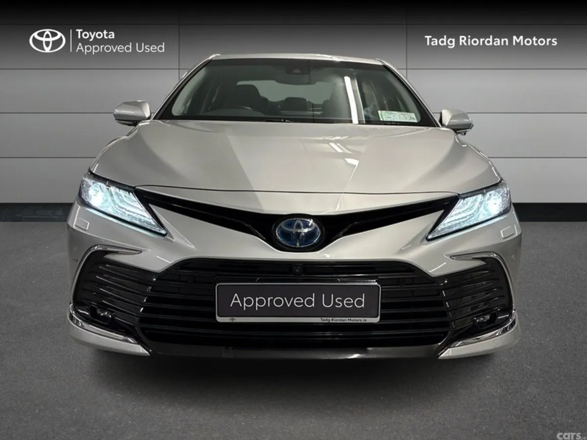 Toyota Camry Saloon, Petrol Hybrid, 2023, Silver