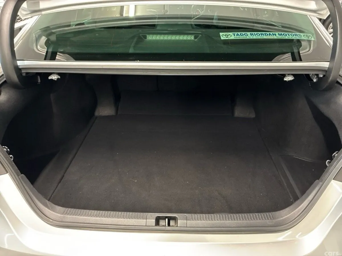 Toyota Camry Saloon, Petrol Hybrid, 2023, Silver