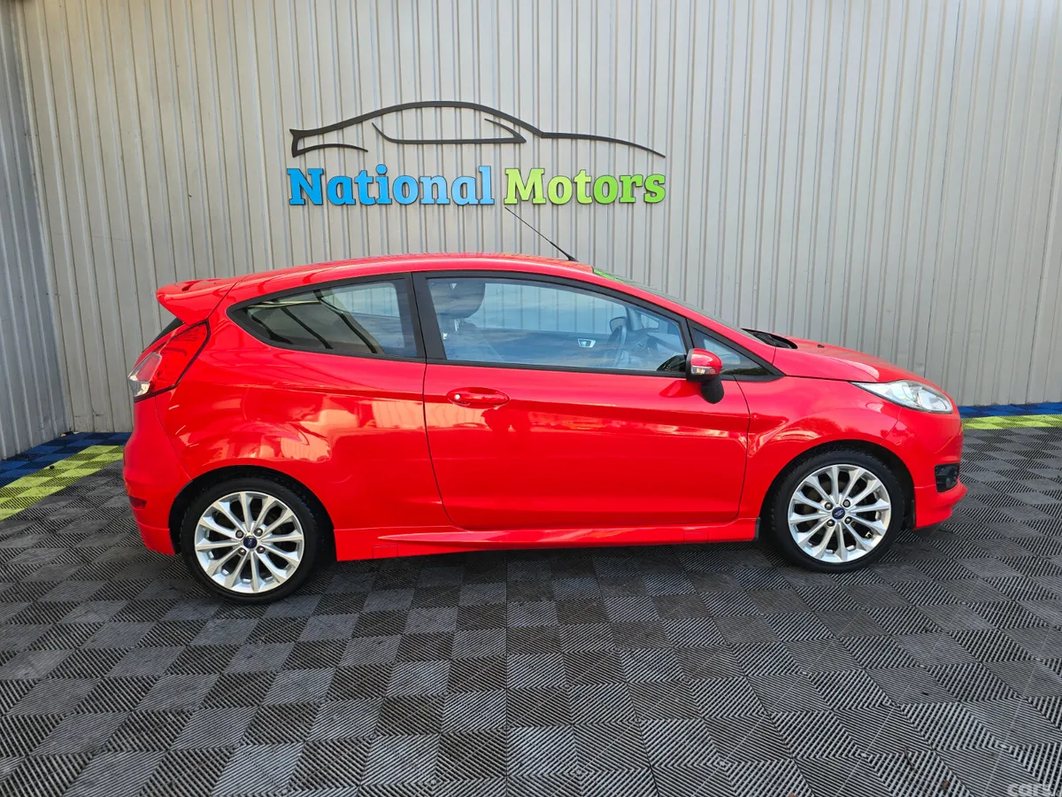 Ford Fiesta Hatchback, Petrol, 2014, Red