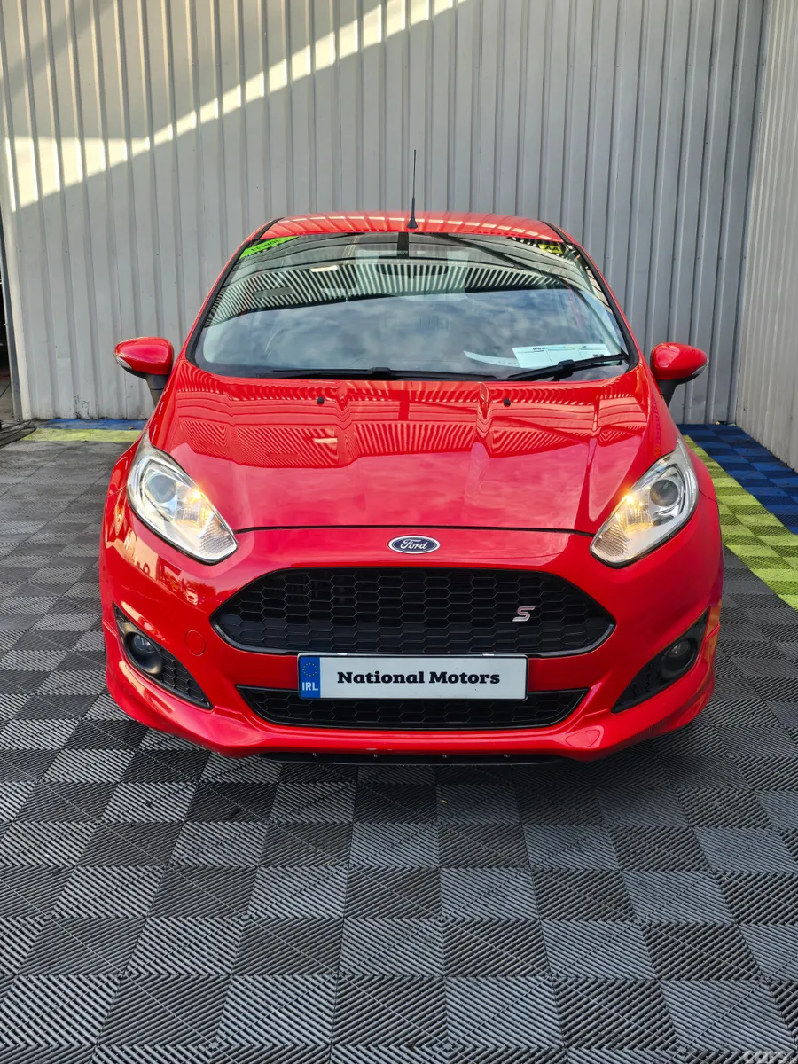 Ford Fiesta Hatchback, Petrol, 2014, Red