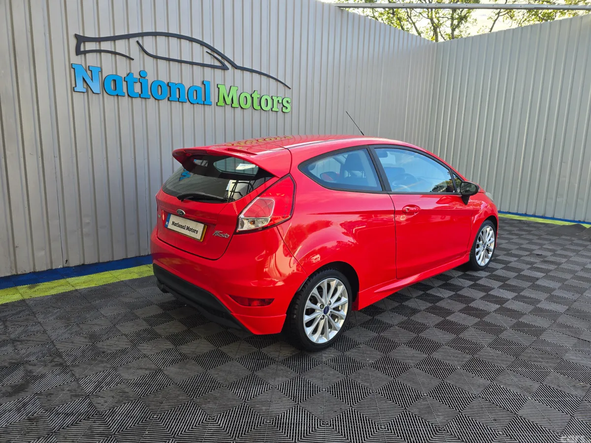 Ford Fiesta Hatchback, Petrol, 2014, Red