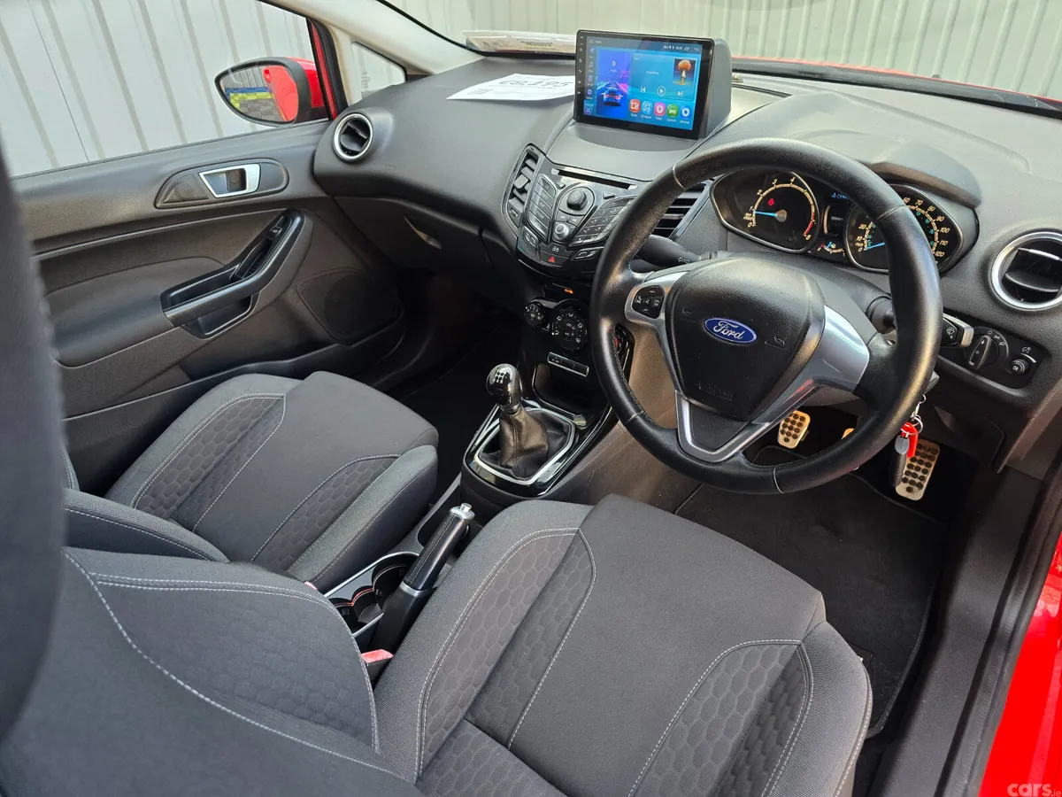 Ford Fiesta Hatchback, Petrol, 2014, Red