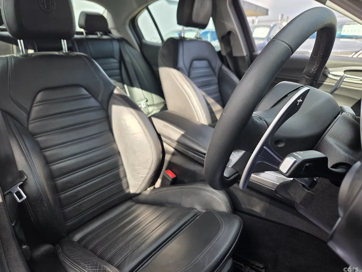 Alfa Romeo Giulia Saloon, Diesel, 2018, Silver