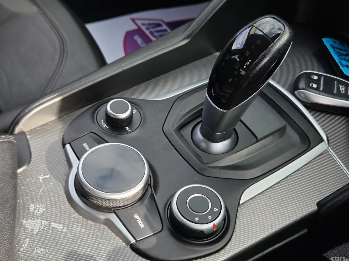 Alfa Romeo Giulia Saloon, Diesel, 2018, Silver