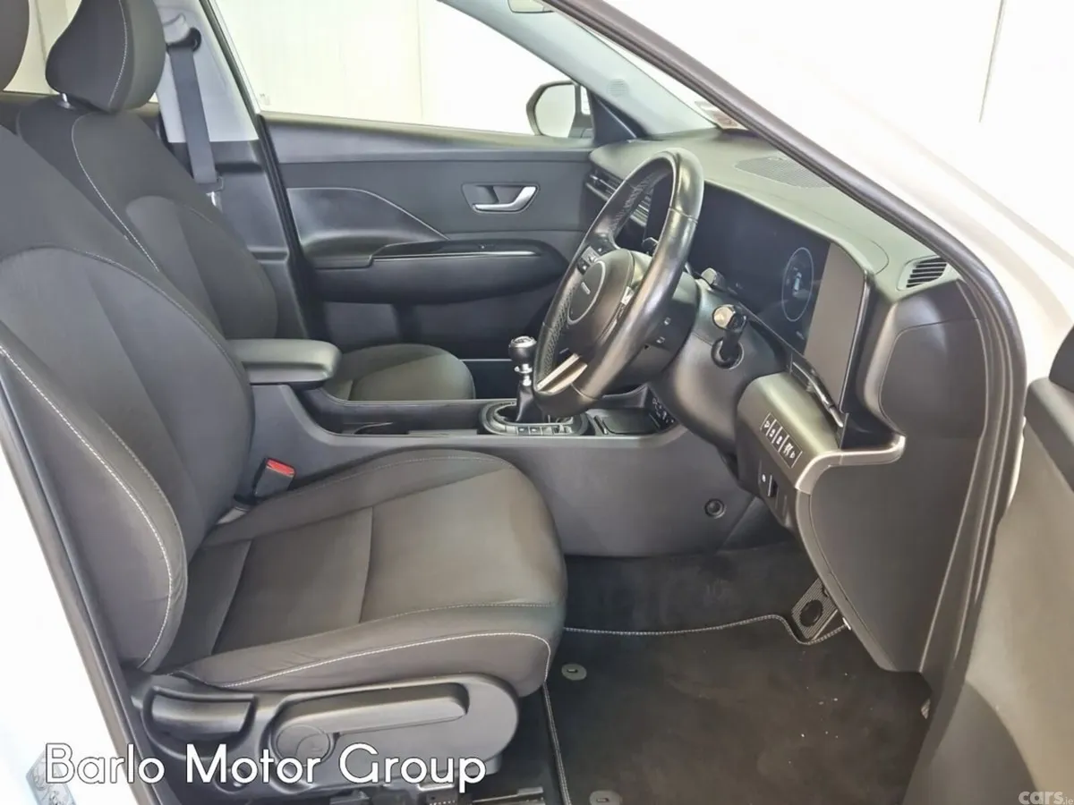 Hyundai KONA MPV, Petrol, 2024, White