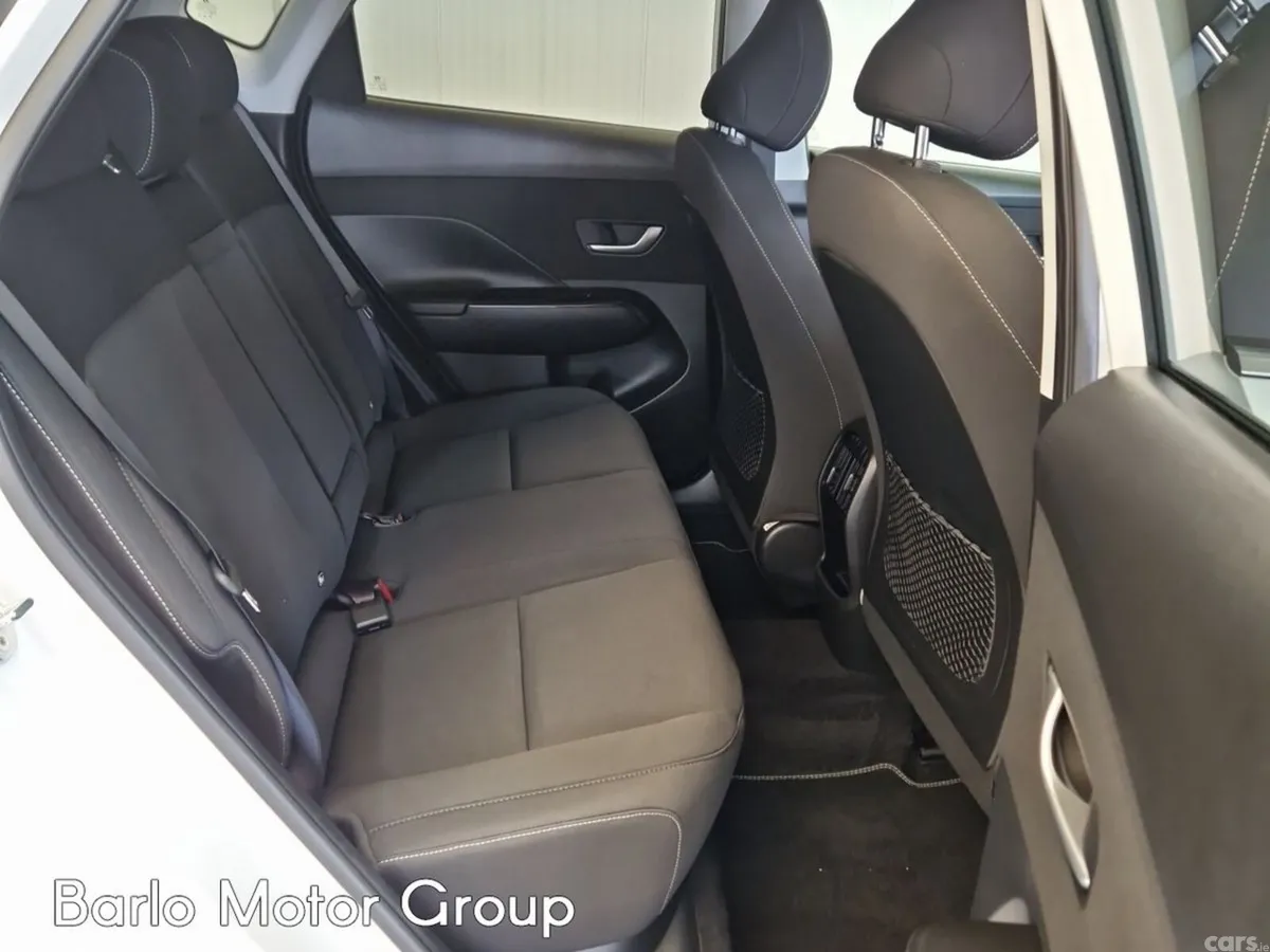 Hyundai KONA MPV, Petrol, 2024, White