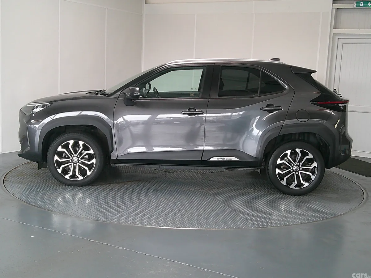 Toyota Yaris SUV, Petrol Hybrid, 2022, Grey
