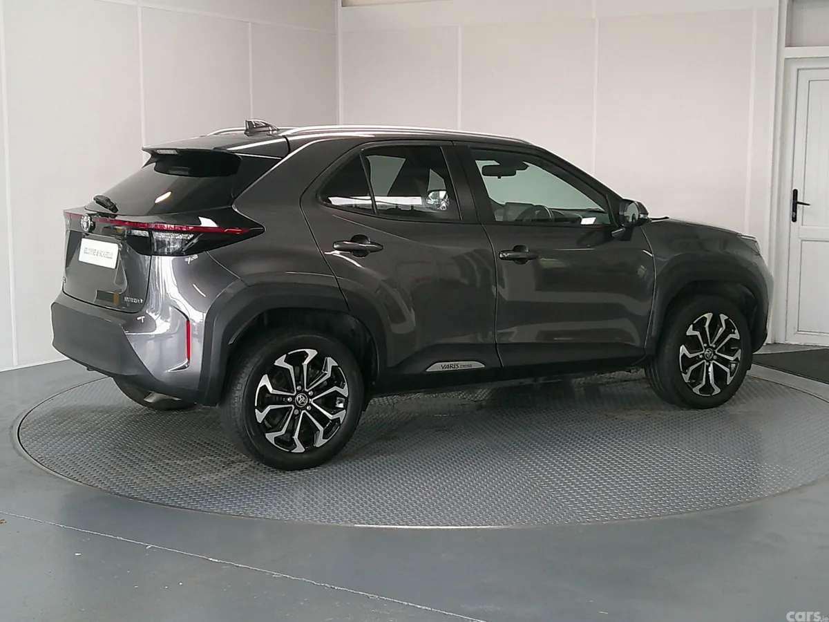 Toyota Yaris SUV, Petrol Hybrid, 2022, Grey