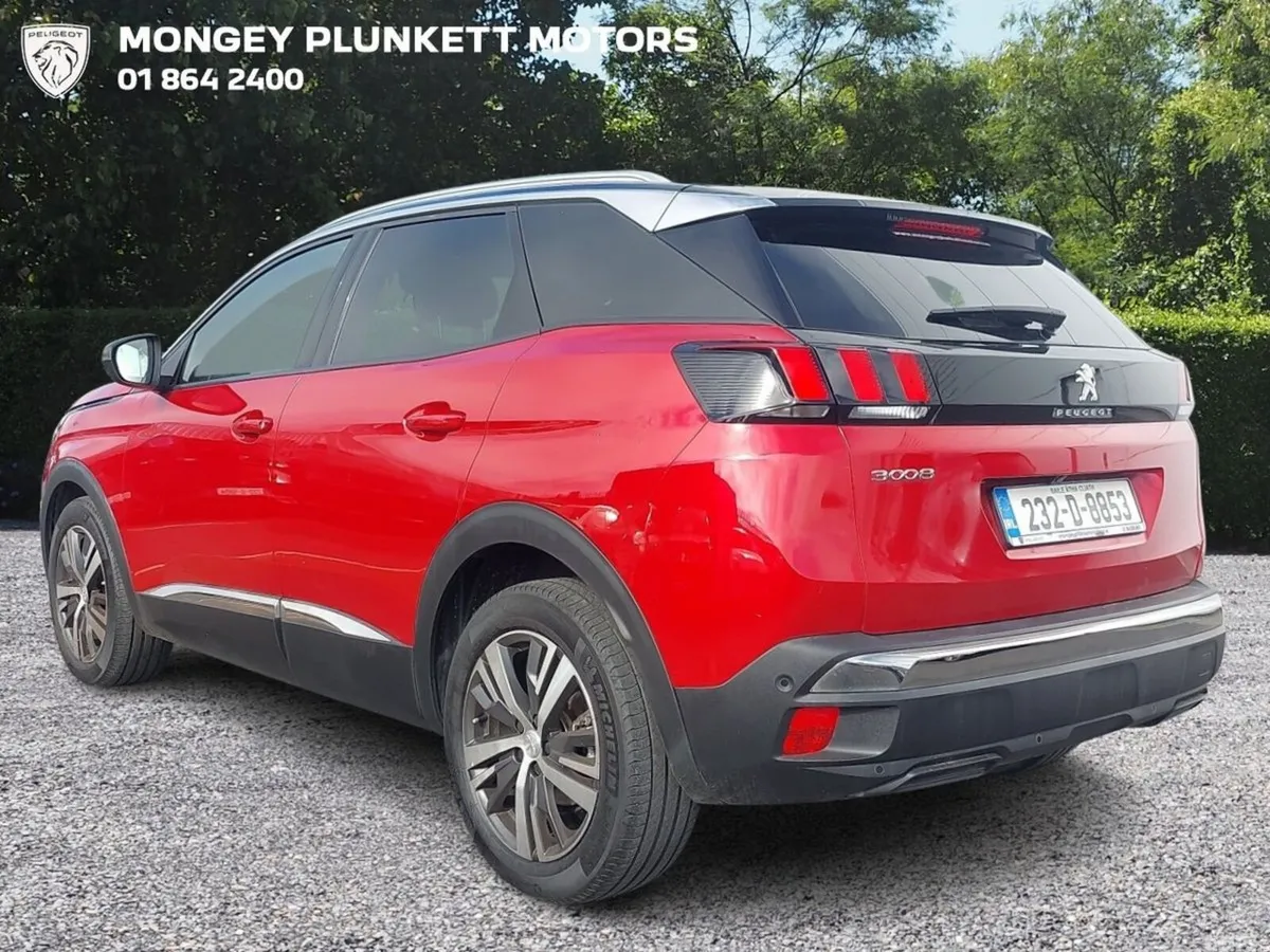 Peugeot 3008 MPV, Petrol, 2023, Red