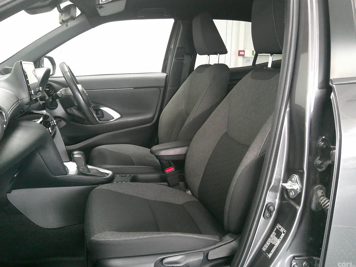 Toyota Yaris SUV, Petrol Hybrid, 2022, Grey