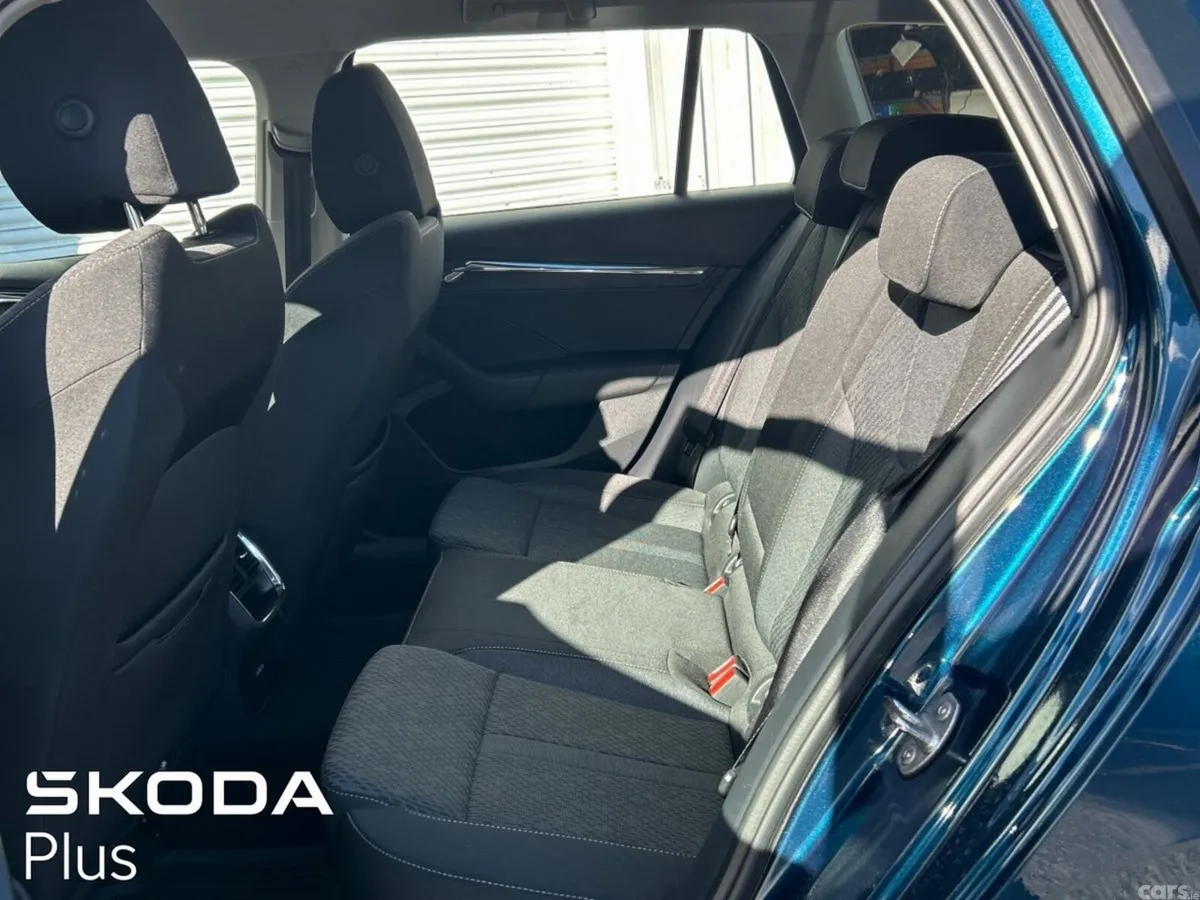 Skoda Octavia Estate, Petrol, 2023, Blue