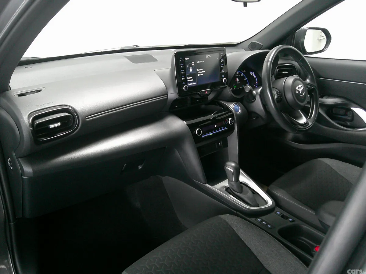 Toyota Yaris SUV, Petrol Hybrid, 2022, Grey