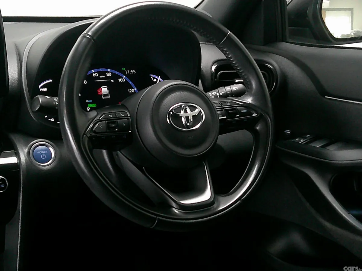 Toyota Yaris SUV, Petrol Hybrid, 2022, Grey