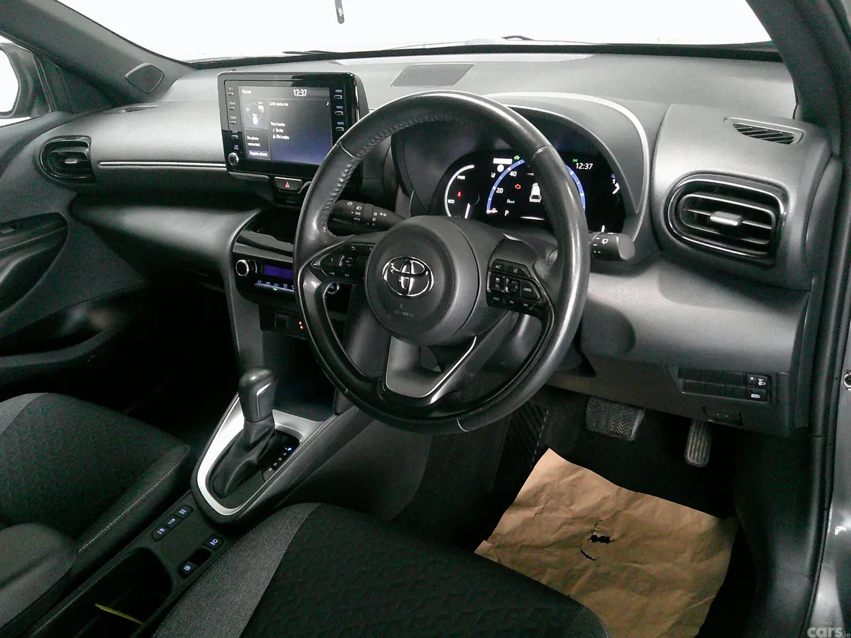 Toyota Yaris SUV, Petrol Hybrid, 2022, Grey