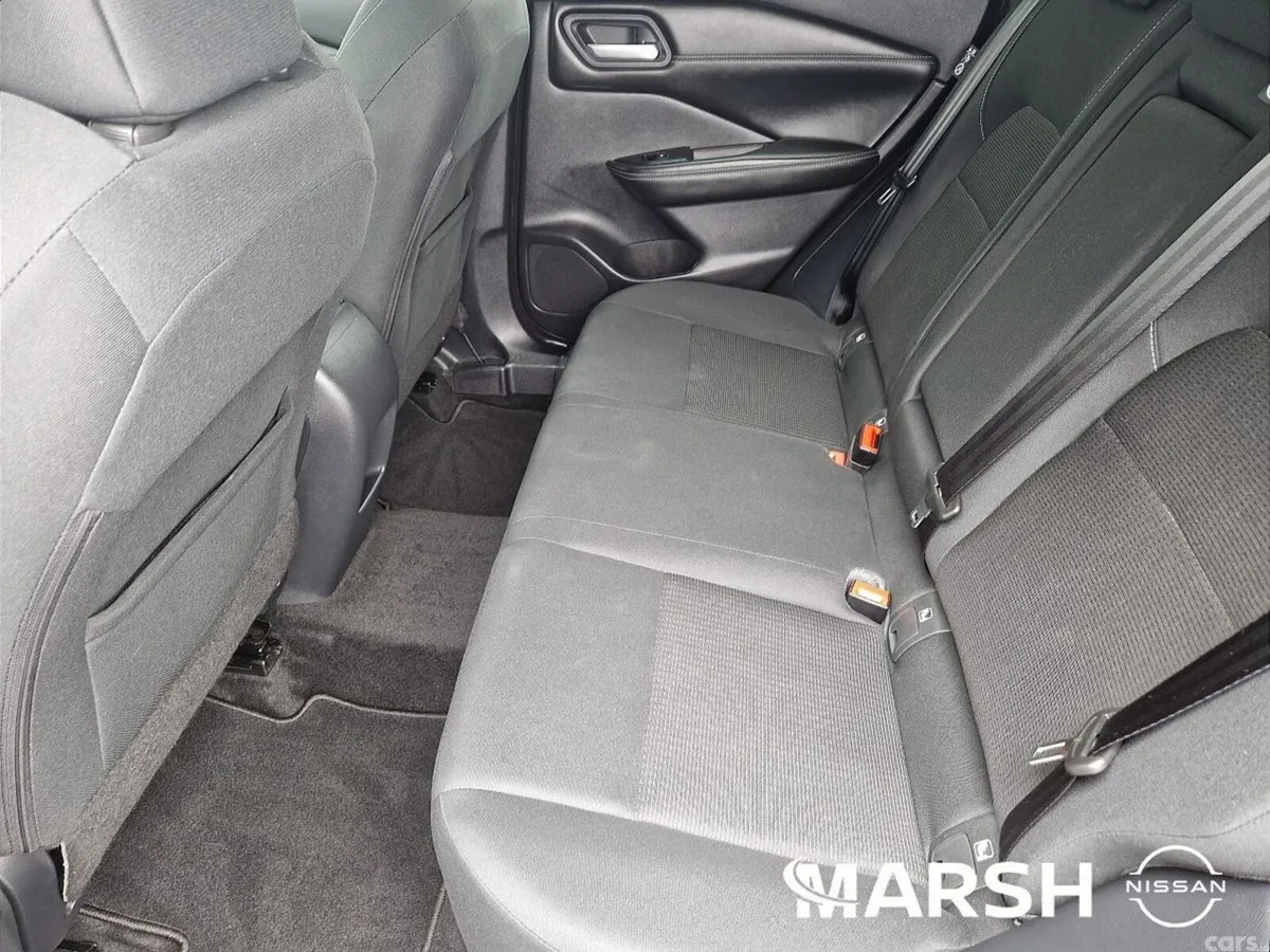 Nissan Qashqai MPV, Petrol Hybrid, 2023, Red