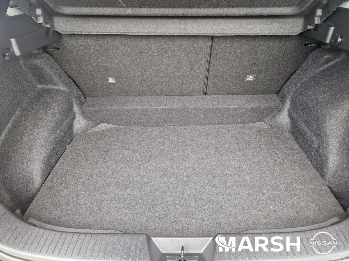Nissan Qashqai MPV, Petrol Hybrid, 2023, Red