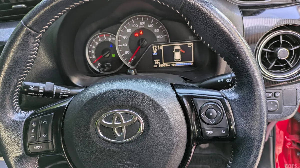 Toyota Yaris Hatchback, Petrol, 2017, Red