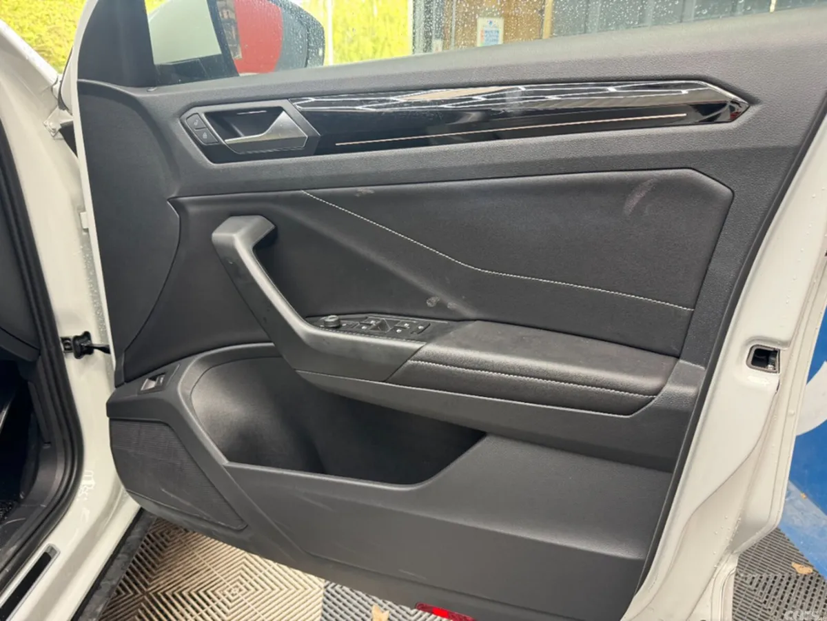 Volkswagen T-Roc SUV, Diesel, 2024, White