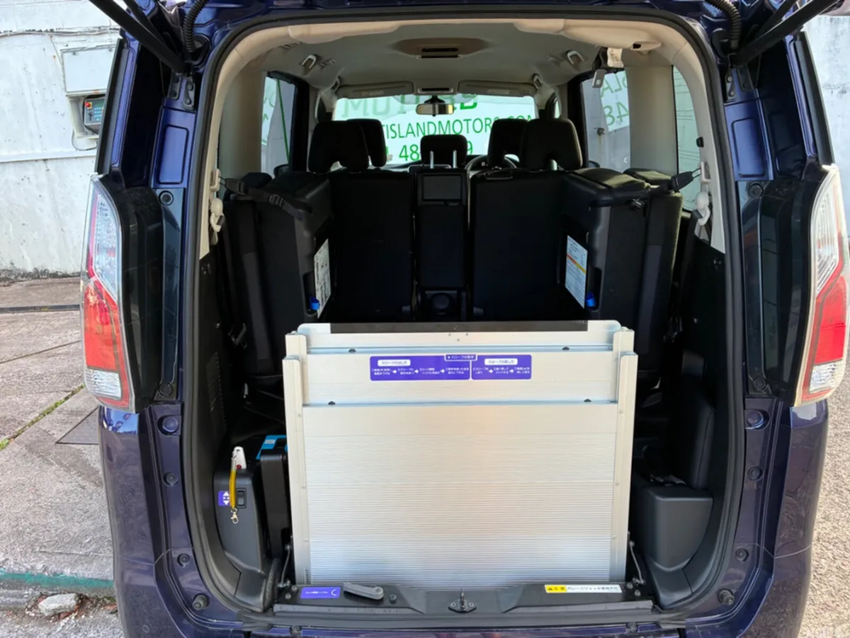 Nissan Serena MPV, Petrol, 2019, Blue
