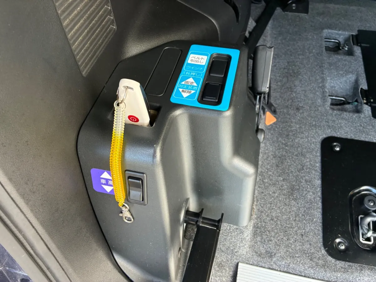 Nissan Serena MPV, Petrol, 2019, Blue