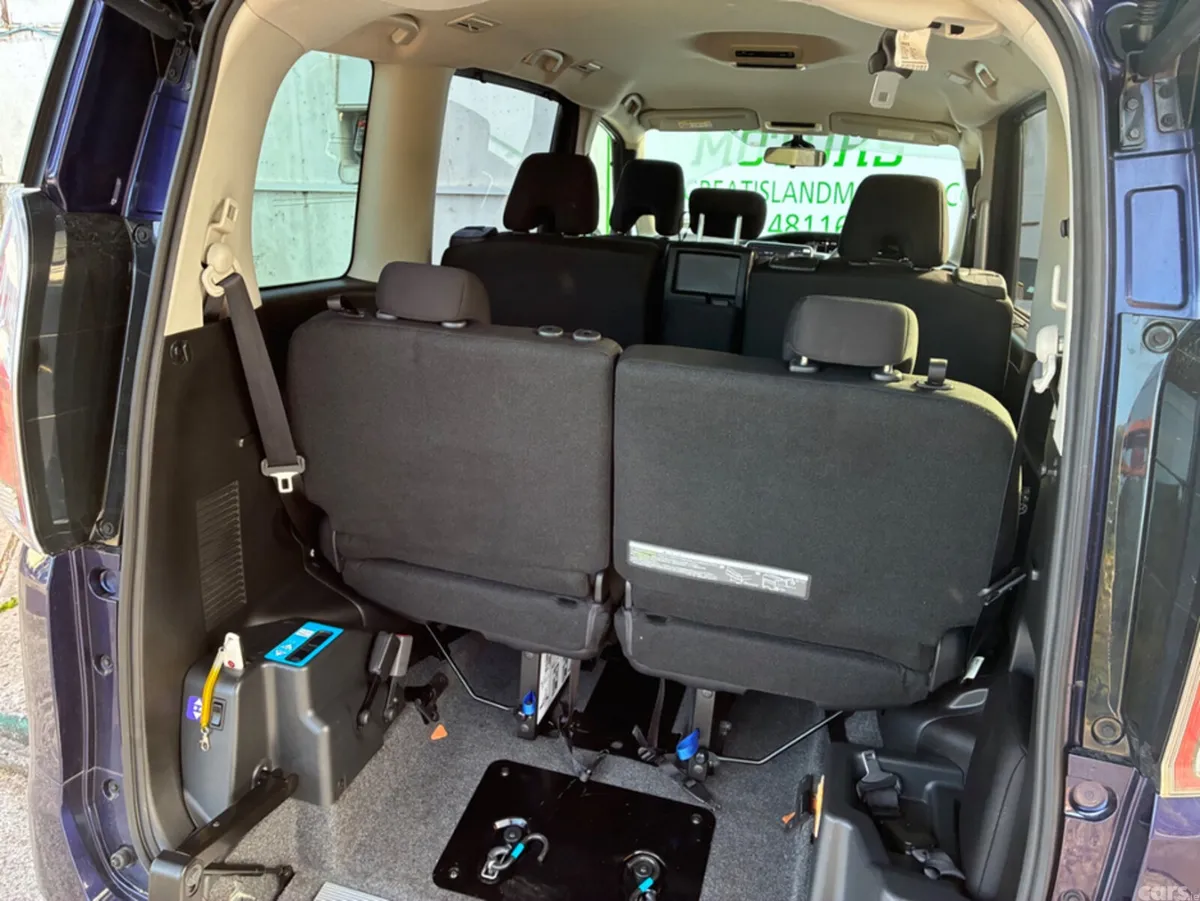 Nissan Serena MPV, Petrol, 2019, Blue