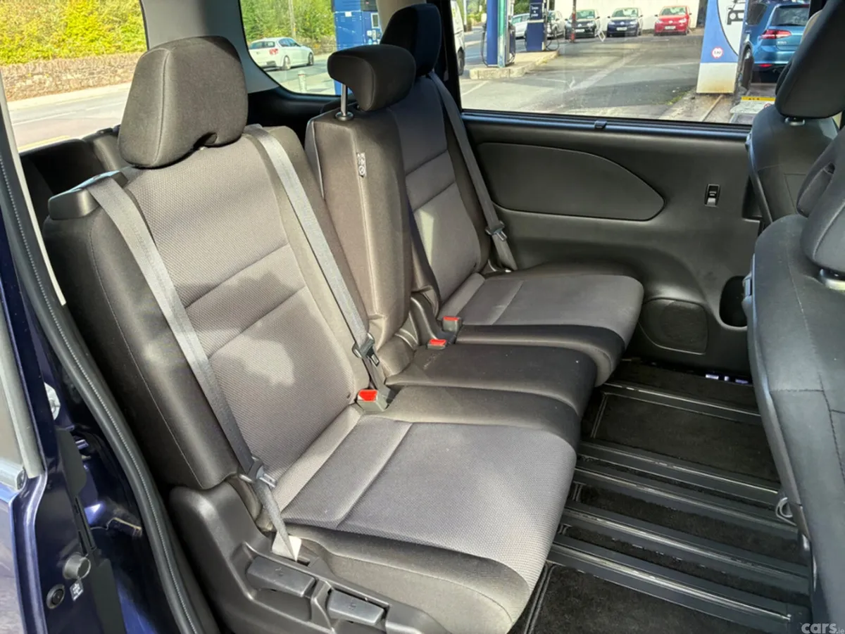 Nissan Serena MPV, Petrol, 2019, Blue
