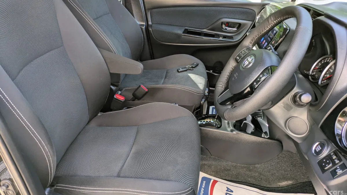 Toyota Yaris Hatchback, Petrol, 2017, Black
