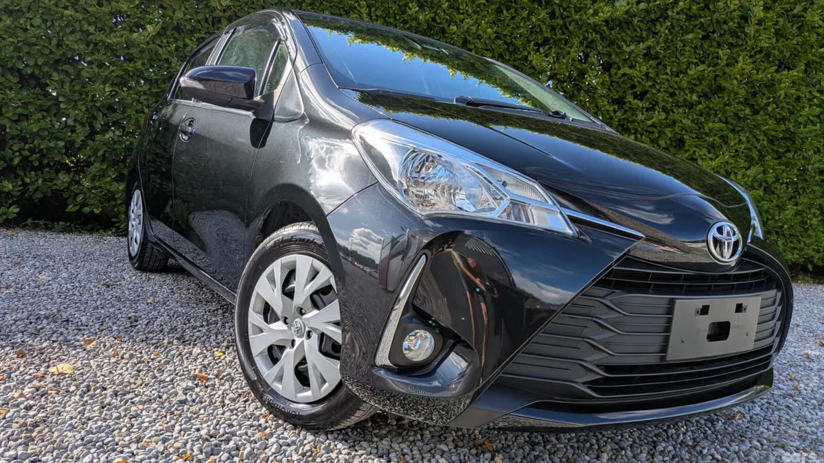 Toyota Yaris Hatchback, Petrol, 2017, Black
