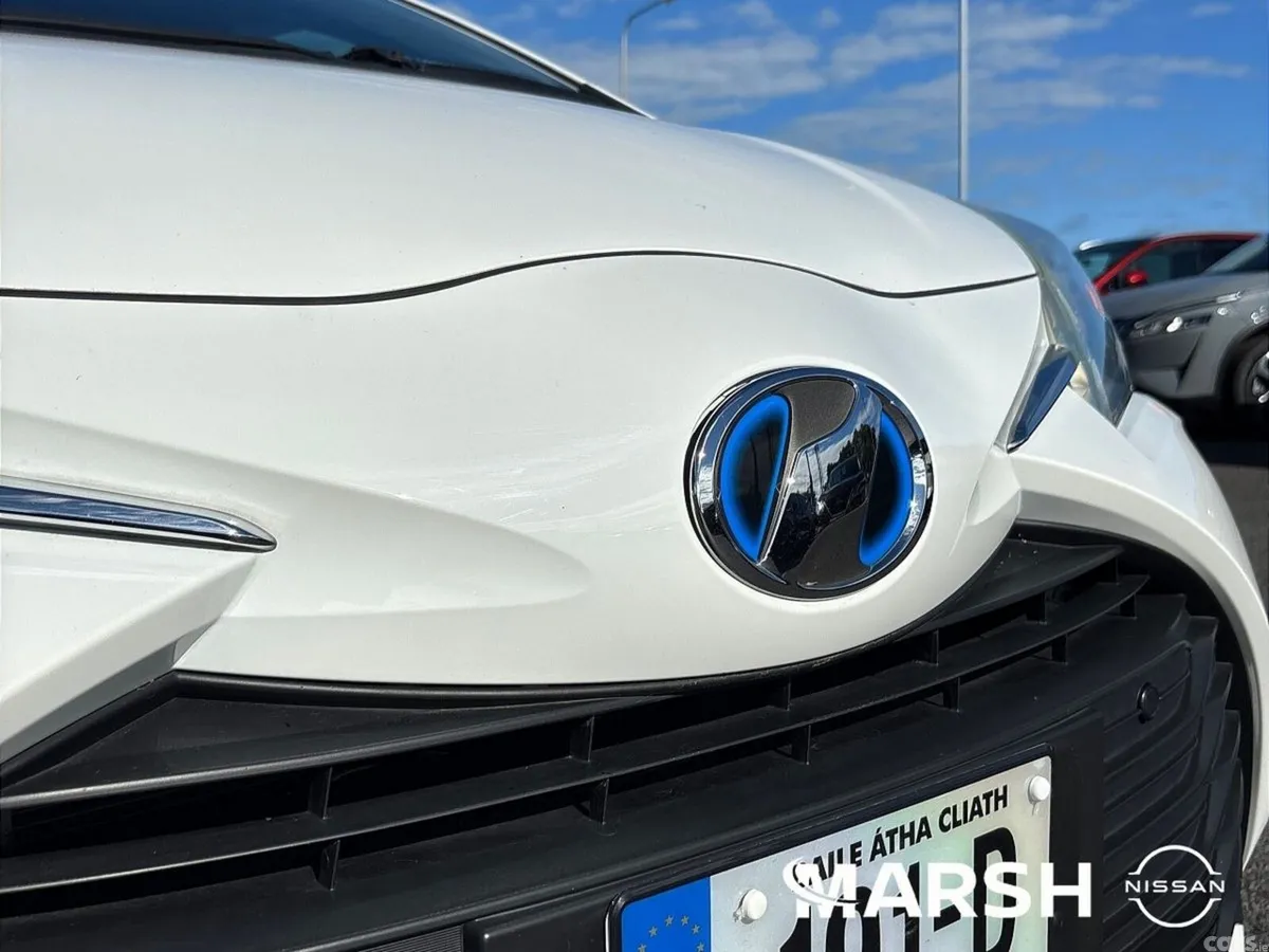 Toyota Vitz Hatchback, Petrol Hybrid, 2019, White