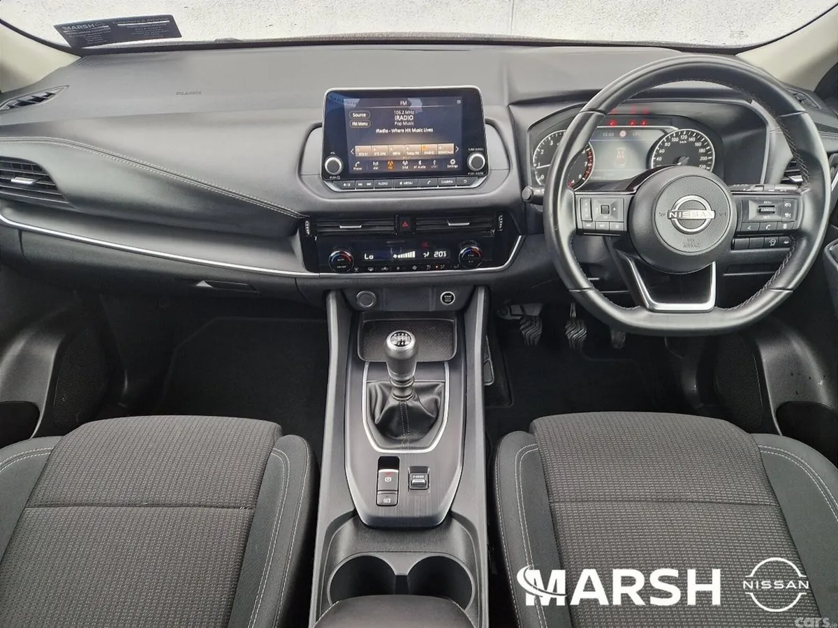 Nissan Qashqai MPV, Petrol, 2023, Red