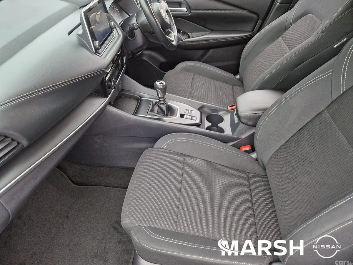 Nissan Qashqai MPV, Petrol, 2023, Red