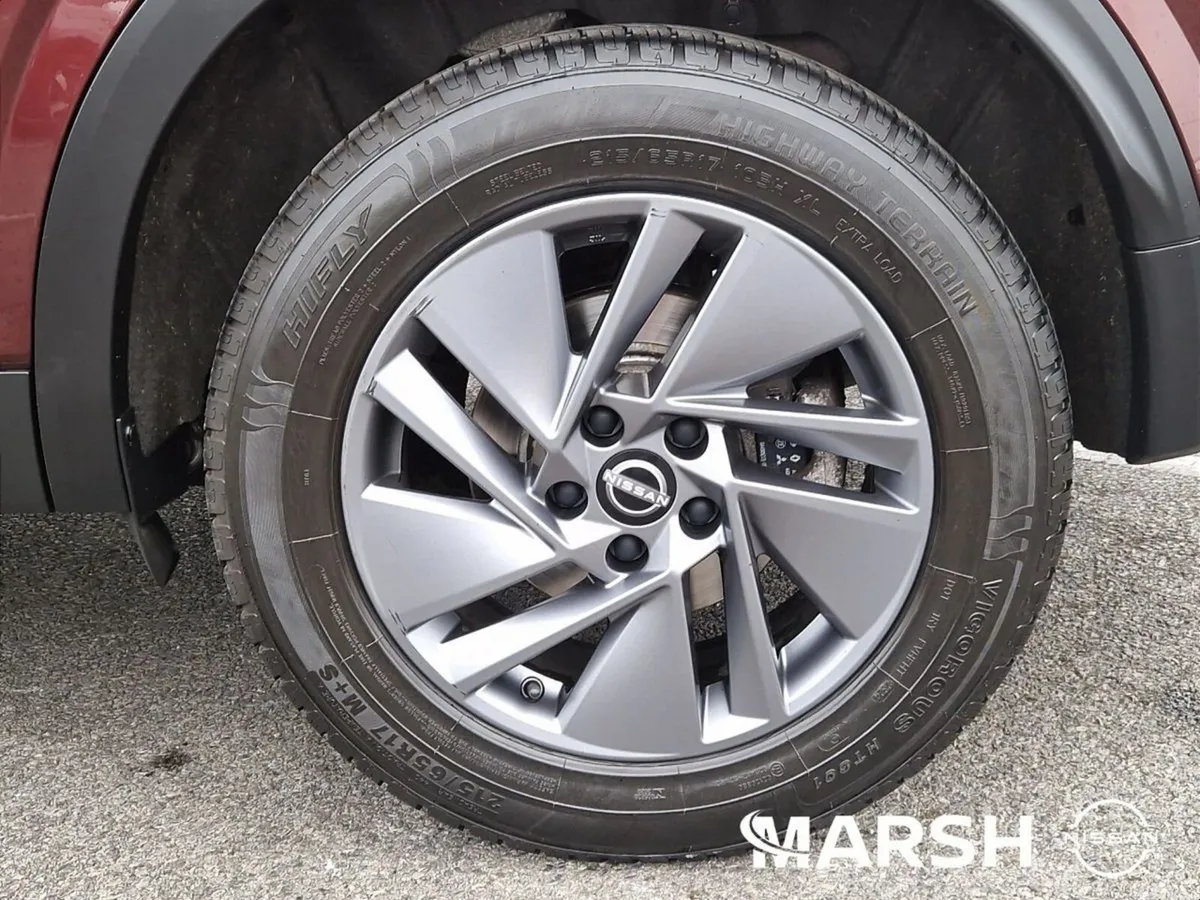 Nissan Qashqai MPV, Petrol, 2023, Red
