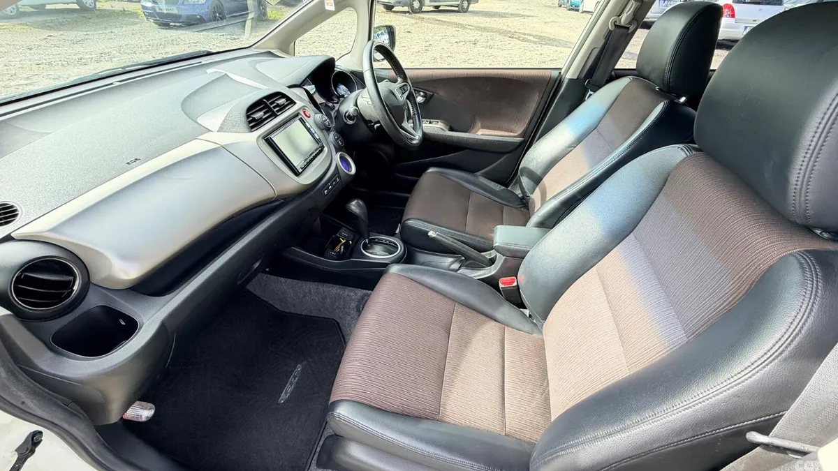 Honda Fit Hatchback, Petrol Hybrid, 2013, White