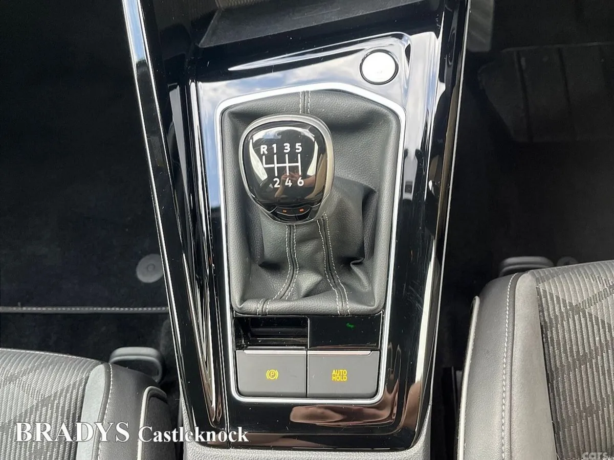 Volkswagen Golf Hatchback, Petrol, 2022, White