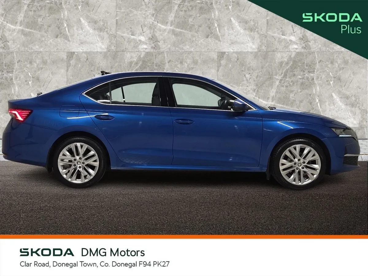 Skoda Octavia Saloon, Petrol, 2024, Blue