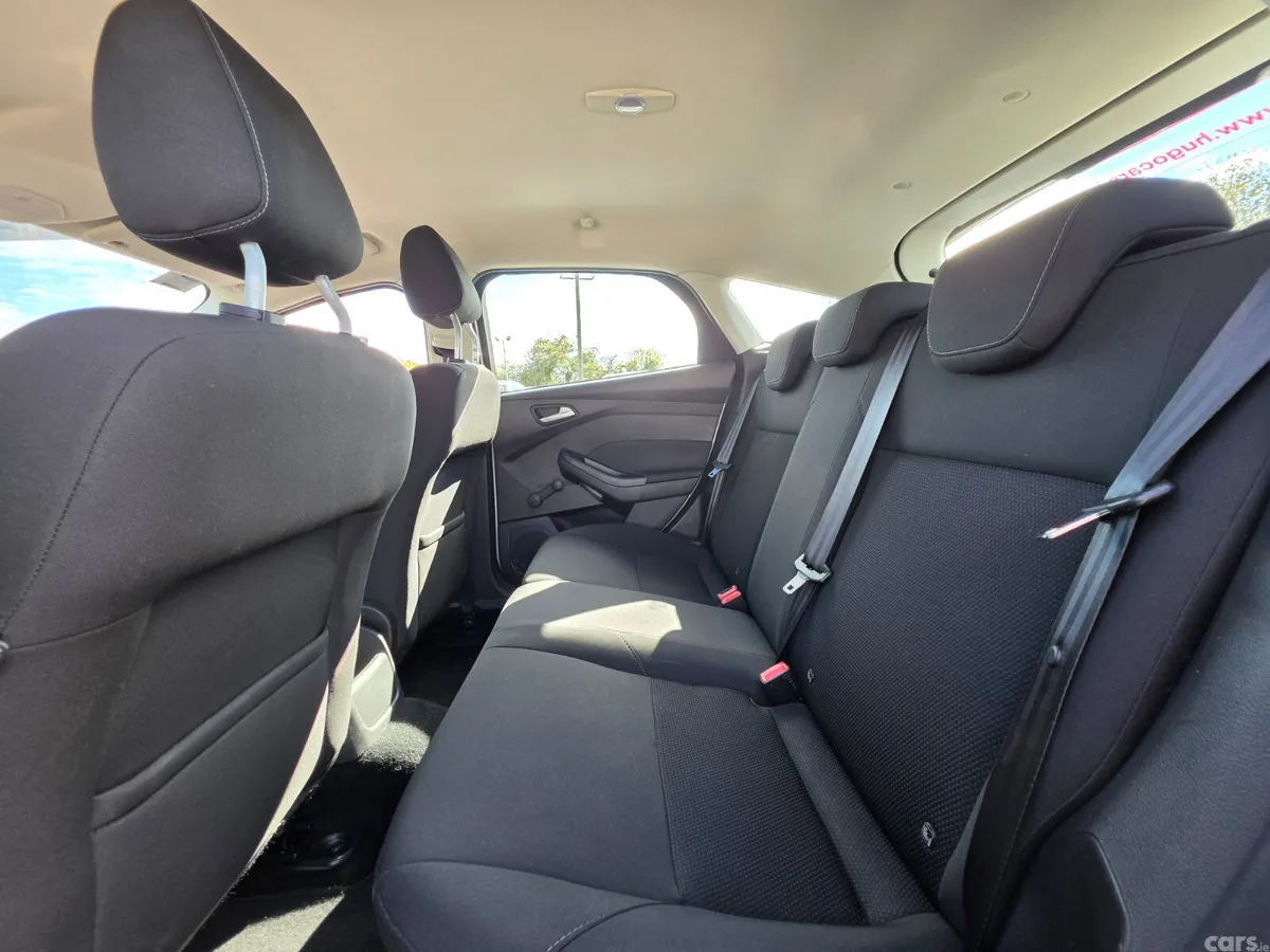 Ford Focus Hatchback, Petrol, 2016, Silver