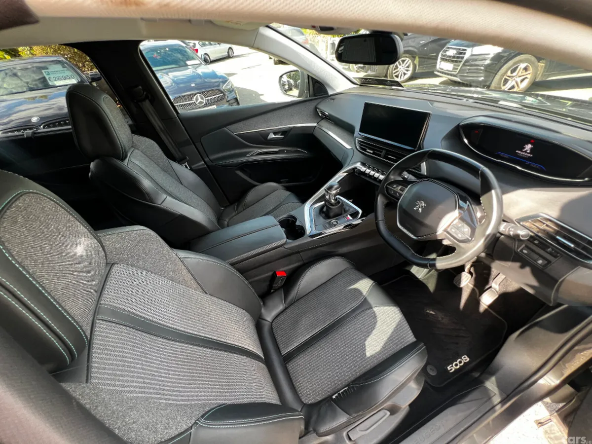 Peugeot 5008 MPV, Diesel, 2021, Grey