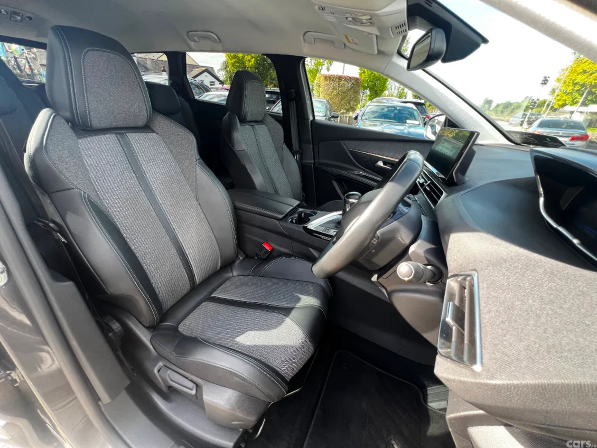 Peugeot 5008 MPV, Diesel, 2021, Grey