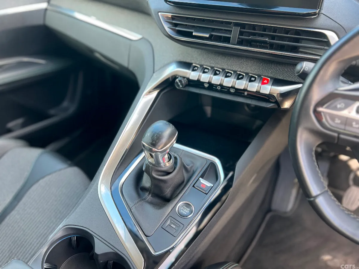 Peugeot 5008 MPV, Diesel, 2021, Grey