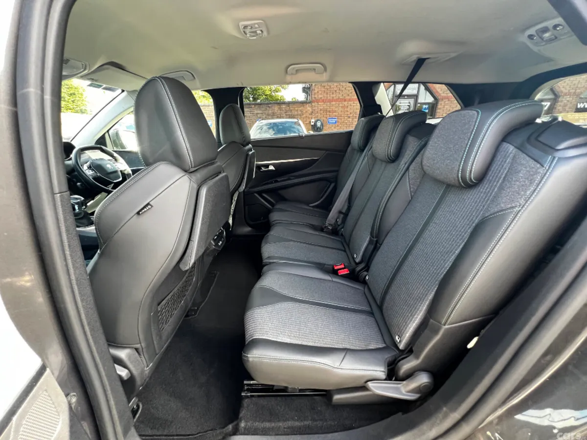 Peugeot 5008 MPV, Diesel, 2021, Grey